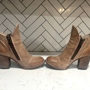 Freebird Bowie bootie size 9 in Taupe